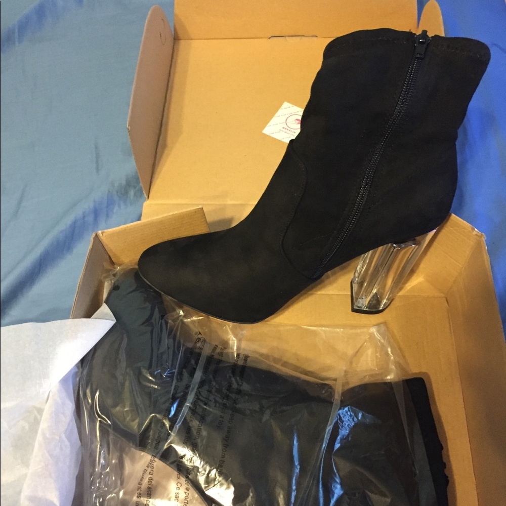 NIB Fashion Nova Luna Ankle Bootie - Picture 4 of 5